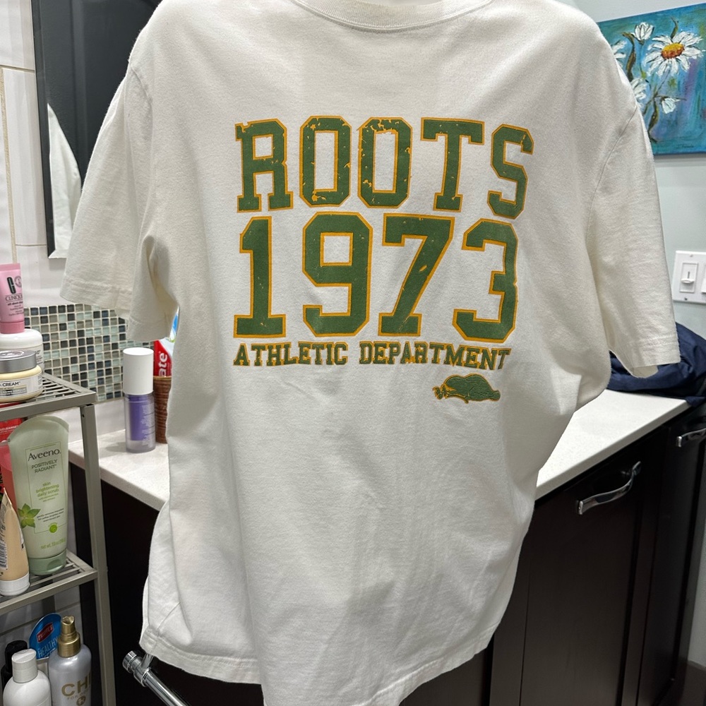 Roots size XL T Shirt